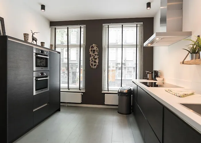 Гостевой дом The Lux At Leidse Square *